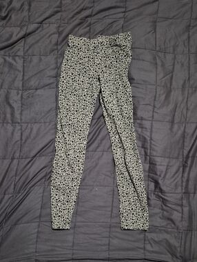 Old Navy Black and Gray Leopard Print Leggings